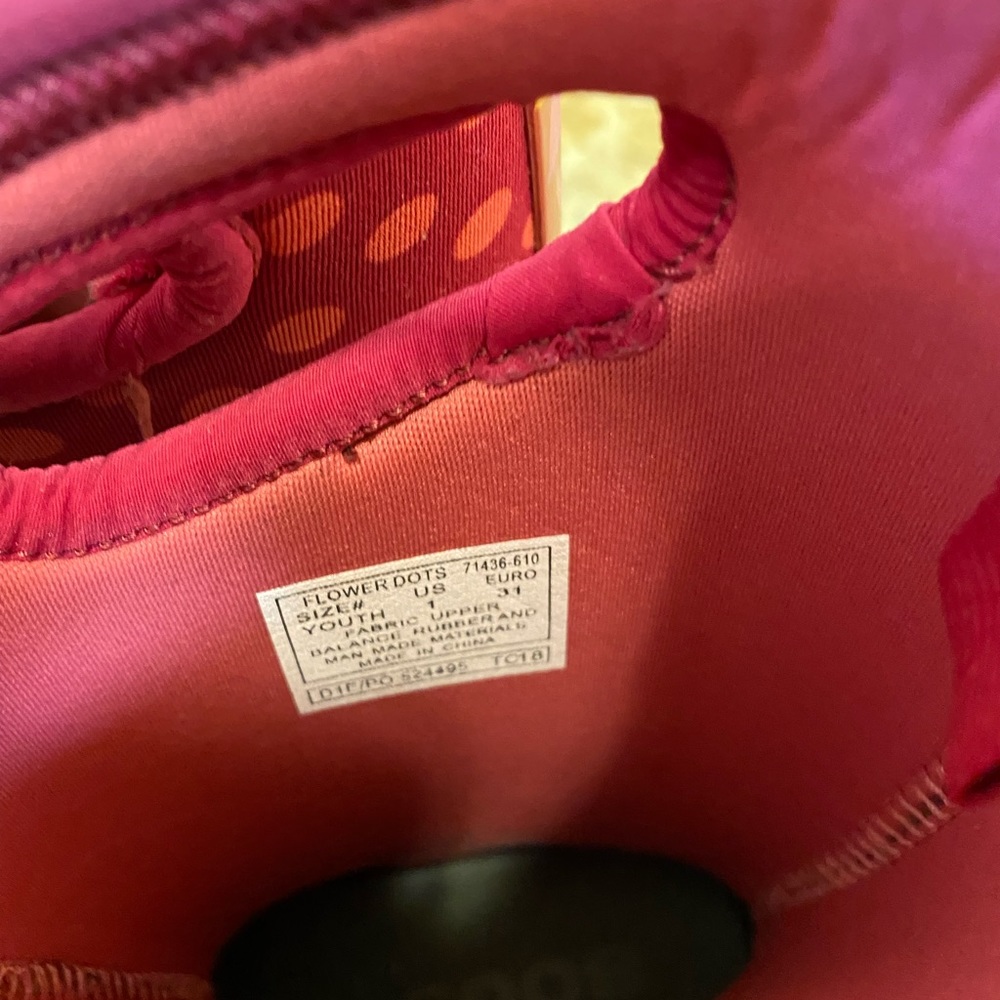 Girl pink size 1 BOGS